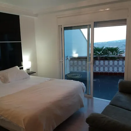 3 Bedrooms Heated Pool Appartement *