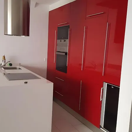 Апартаменти 3 Bedrooms Heated Pool