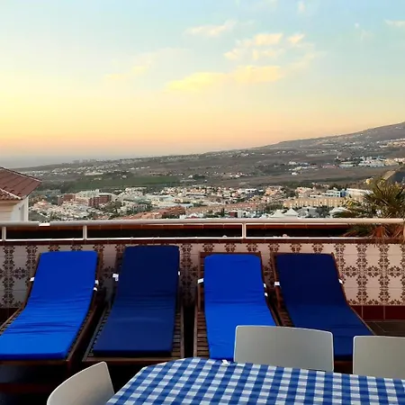 Апартаменти 3 Bedrooms Heated Pool