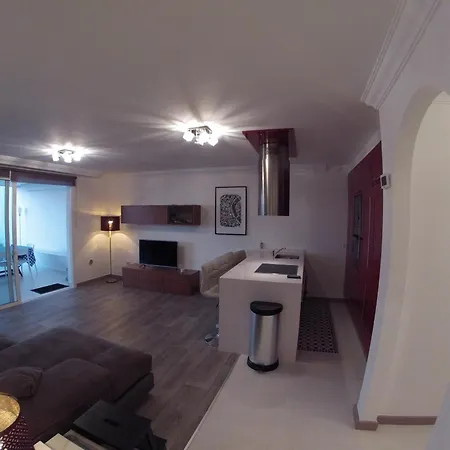 Апартаменти 3 Bedrooms Heated Pool *