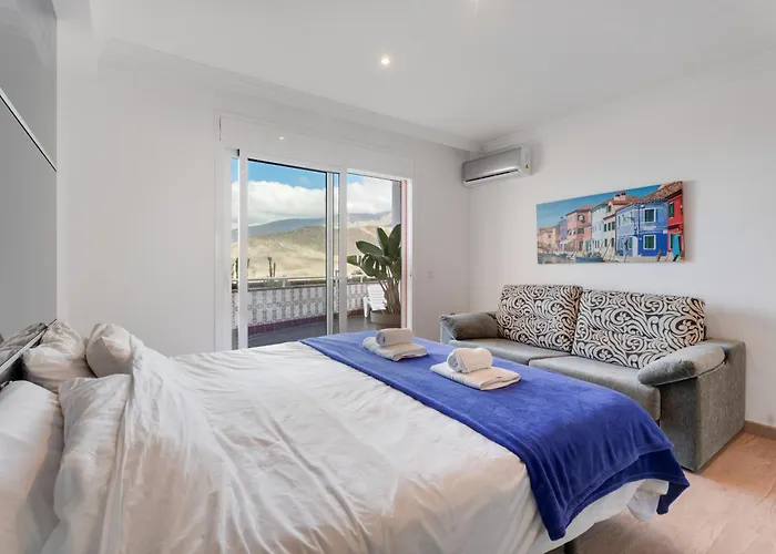 Апартаменты 3 Bedrooms Heated Pool Адехе