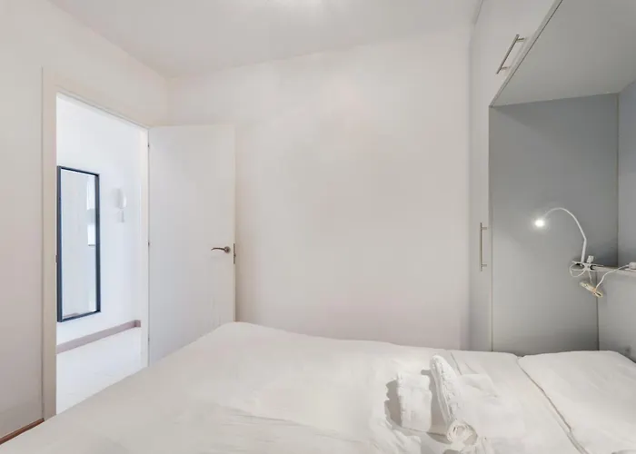 Апартаменты 3 Bedrooms Heated Pool Адехе