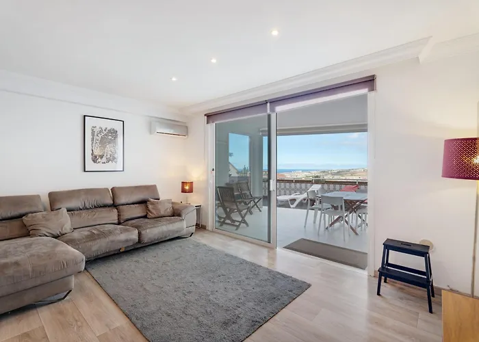 Апартаменты 3 Bedrooms Heated Pool