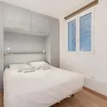 Апартаменти 3 Bedrooms Heated Pool