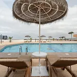 Апартаменти 3 Bedrooms Heated Pool *