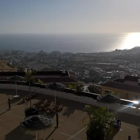 3 Bedrooms Heated Pool Διαμέρισμα *