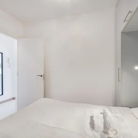 3 Bedrooms Heated Pool アパート *