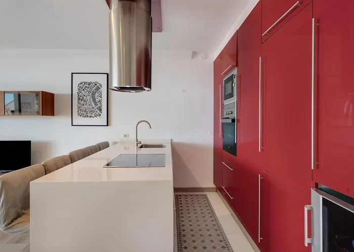 3 Bedrooms Heated Pool Apartment